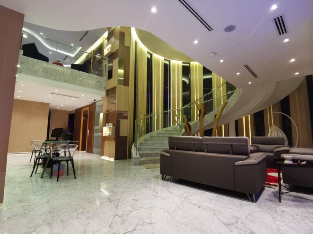 Grand lobby of Ti One Business Club